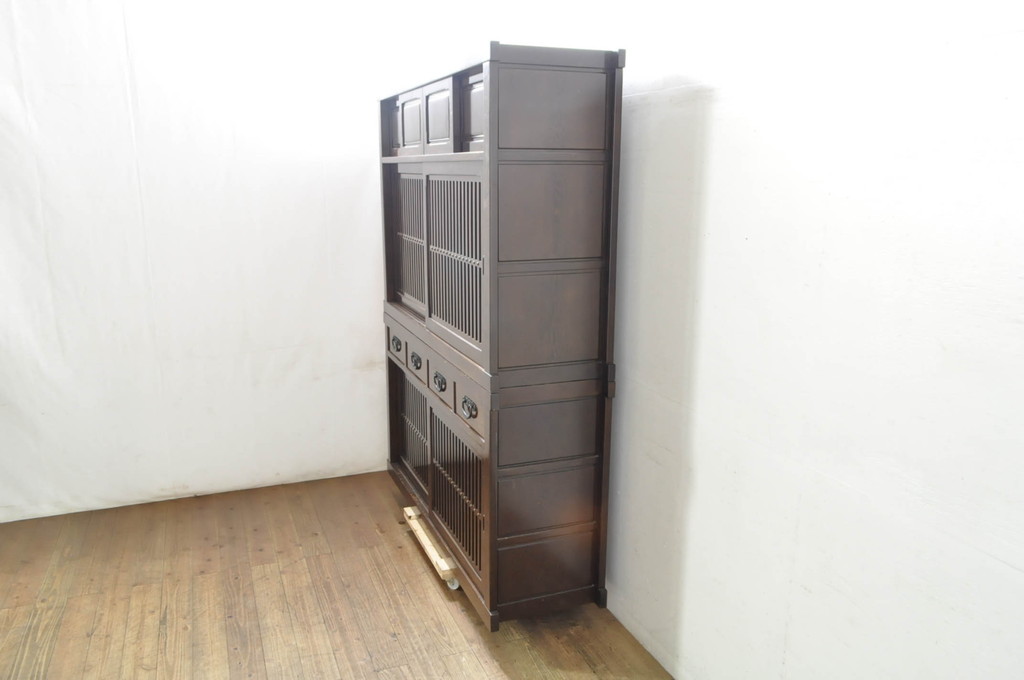 中古　高級　銘木　鉄刀木(タガヤサン)　総無垢(ムク)材　和モダンテイストのお部屋づくりに取り入れたい水屋箪笥(収納棚、戸棚、食器棚、カップボード、キャビネット)(R-079990)