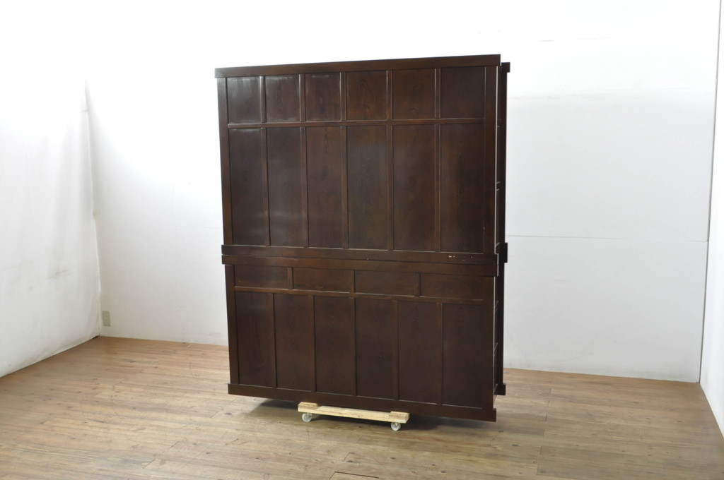 中古　高級　銘木　鉄刀木(タガヤサン)　総無垢(ムク)材　和モダンテイストのお部屋づくりに取り入れたい水屋箪笥(収納棚、戸棚、食器棚、カップボード、キャビネット)(R-079990)