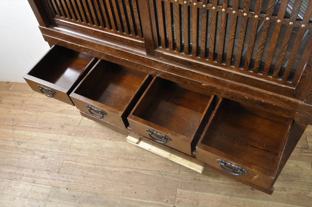 中古　高級　銘木　鉄刀木(タガヤサン)　総無垢(ムク)材　和モダンテイストのお部屋づくりに取り入れたい水屋箪笥(収納棚、戸棚、食器棚、カップボード、キャビネット)(R-079990)