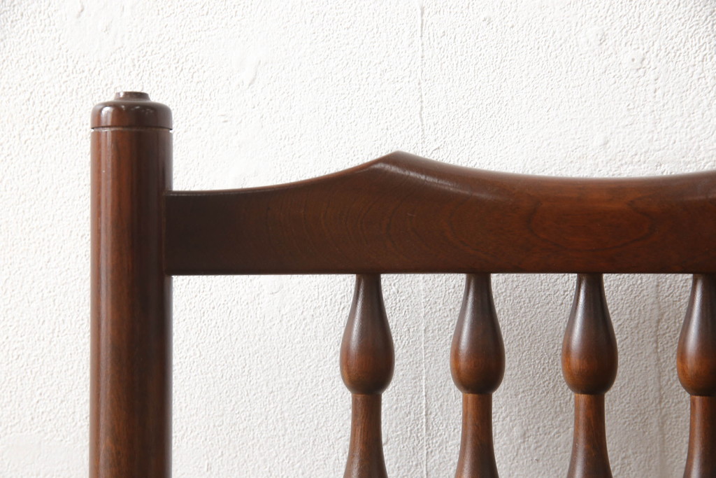 中古　美品　松本民芸家具　ラッシ座面　クラシカルな雰囲気漂うアームチェア(椅子、イス、スピンドルチェア)(R-053795)