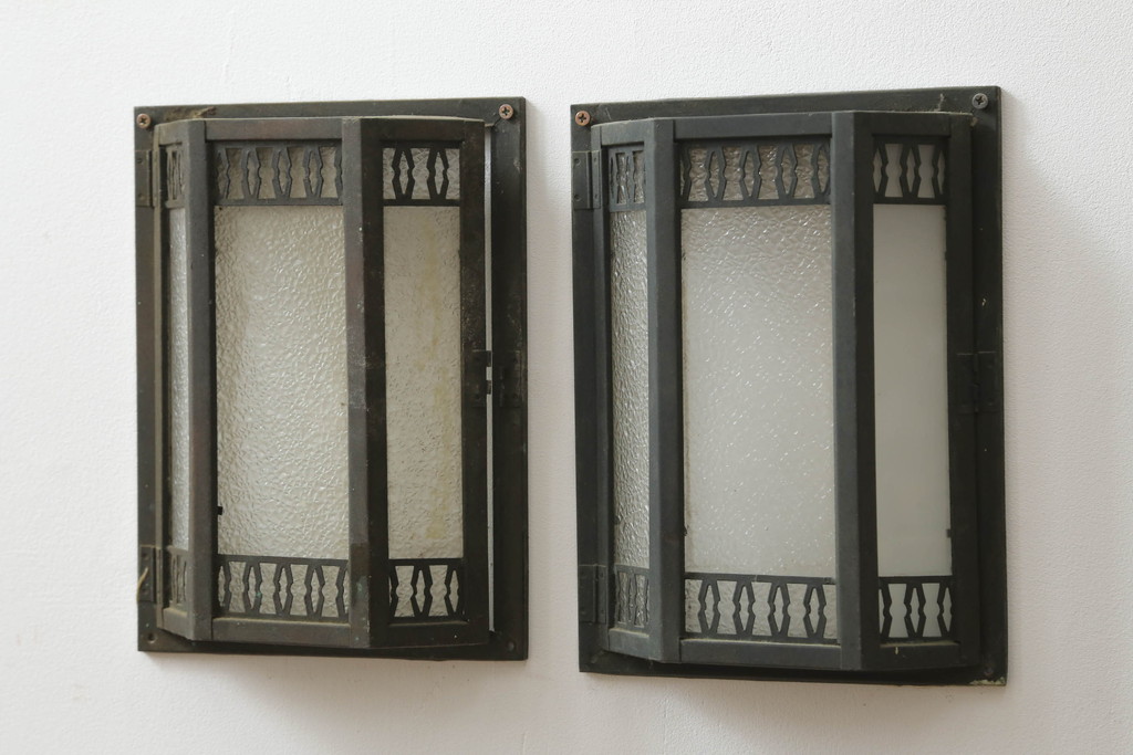 アンティーク雑貨　アンティーク照明　レトロな雰囲気たっぷりの壁掛け照明カバー2点セット(ウォールカバー)(R-074928)