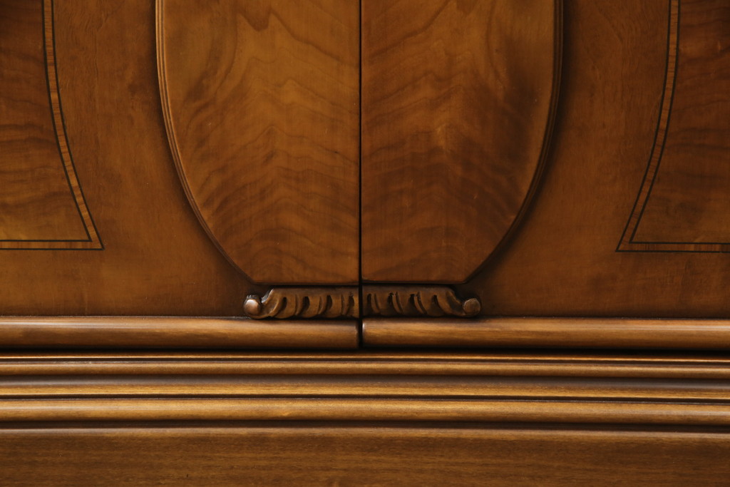 中古　超美品　イタリア高級家具　CANTU　クラシカルな佇まいの大型サイドボード(サイドキャビネット、収納棚、戸棚)(R-055626)