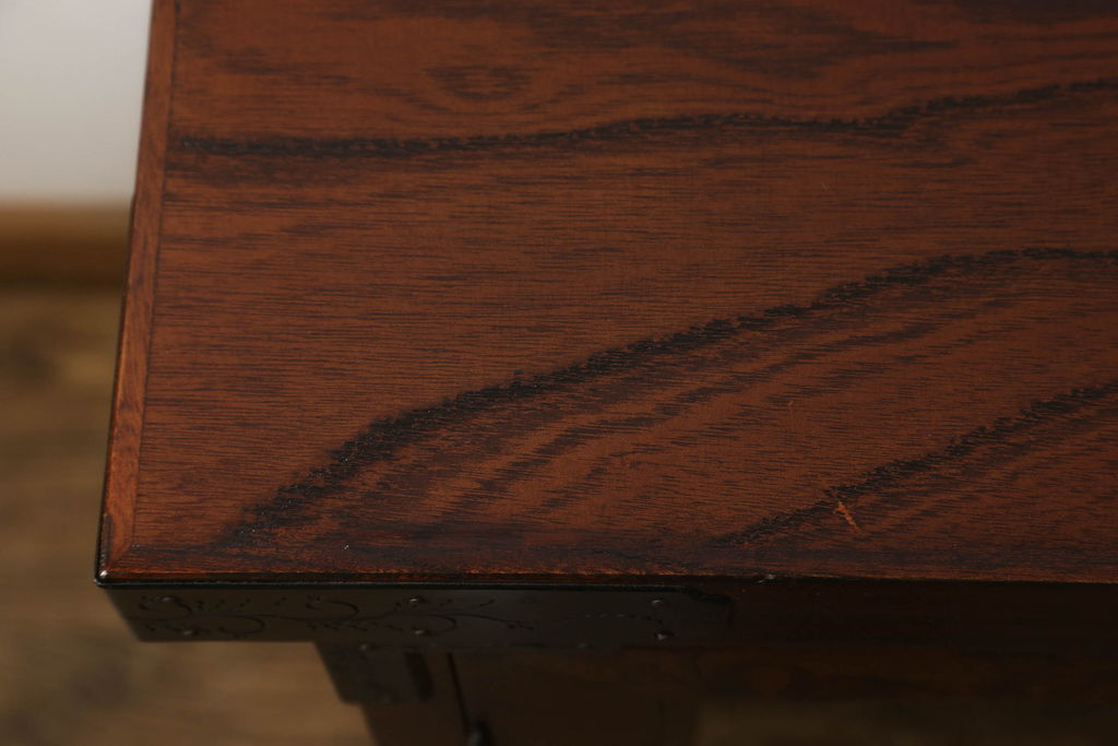中古　岩谷堂箪笥　細やかな細工が施された金具がおしゃれなサイドボード(収納棚、キャビネット、ガラス戸棚)(R-052747)