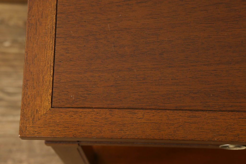 中古　美品　DREXEL HERITAGE(ドレクセルヘリテイジ)　品のある佇まいが美しいサイドテーブル(電話台、ナイトテーブル、コンソールテーブル)(R-058620)
