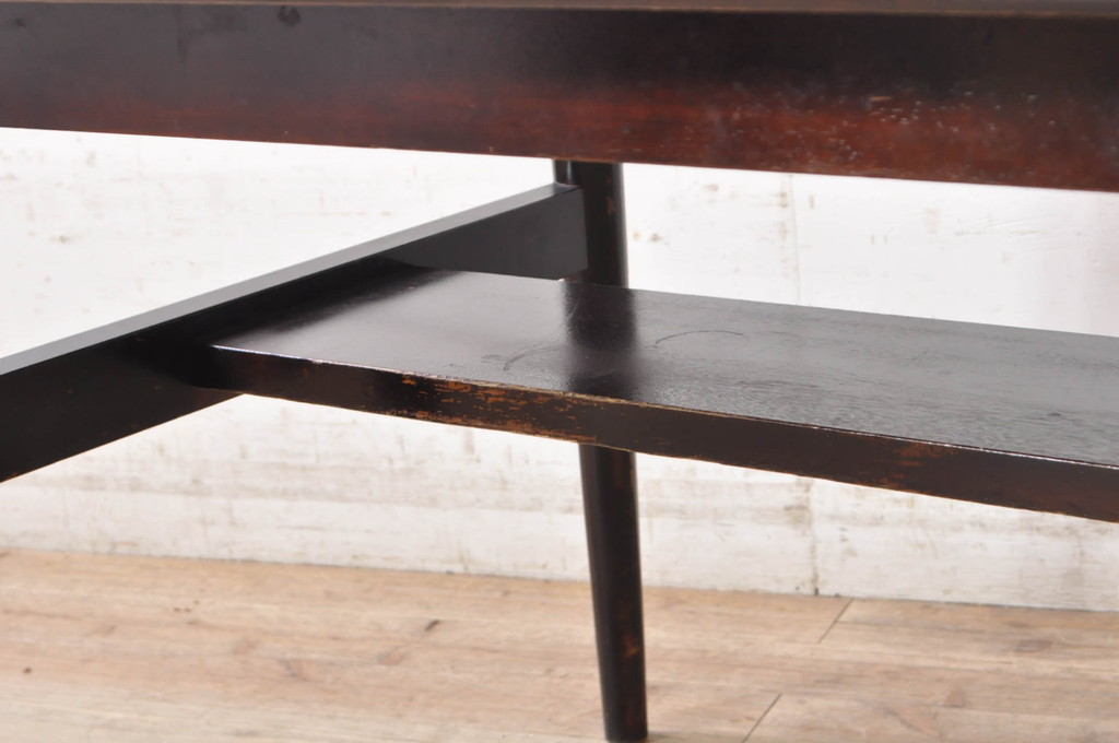 和製ビンテージ　松本民芸家具　塗り直しあり　洗練された佇まいが上品な棚付きダイニングテーブル(食卓、2人掛け、4人掛け、作業台、ヴィンテージ)(R-072854)