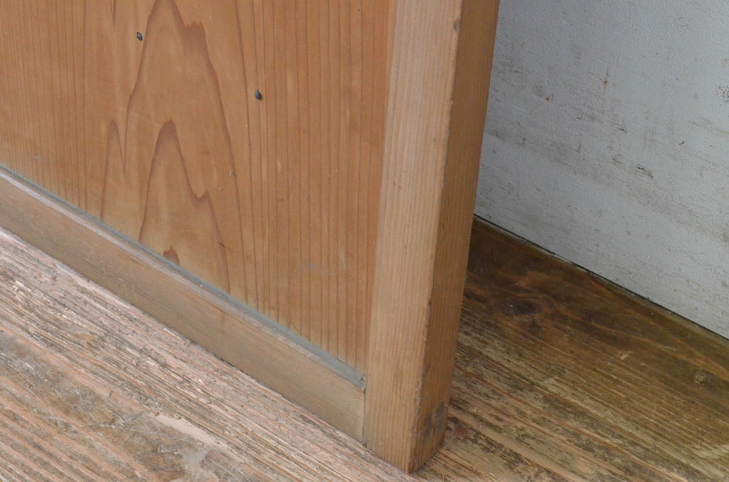 アンティーク建具　趣ある木の風合いア魅力的な舞良戸1枚(まいらど、扉、ドア、板戸)(R-065477)