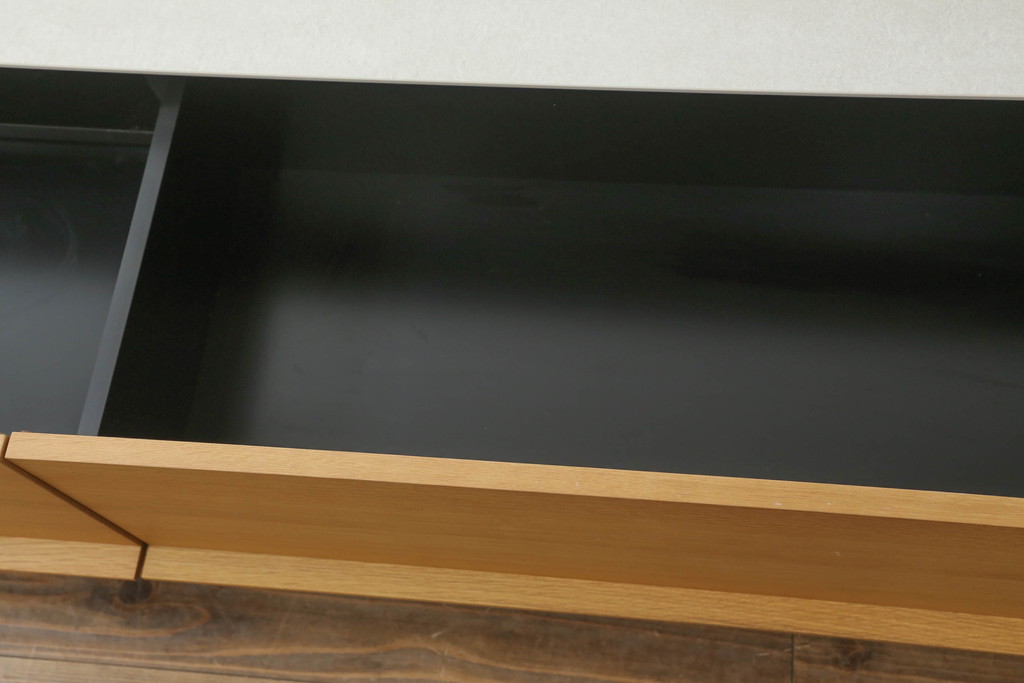 中古　arflex(アルフレックス)　VISTA(ヴィスタ)　洗練されたデザインが目を惹くセラミック天板付きテレビボード(テレビ台、ローボード、リビングボード)(定価約72万円)(R-074959)