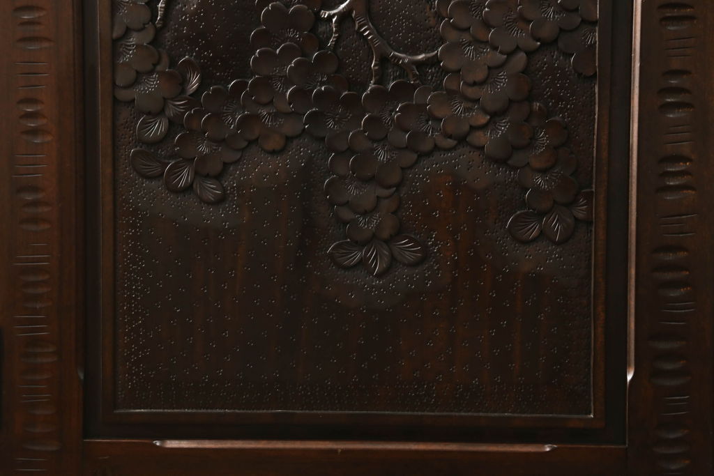 中古　軽井沢彫り　満開の桜の彫刻が見事なワードローブ(洋服タンス、衣装箪笥)(R-060220)