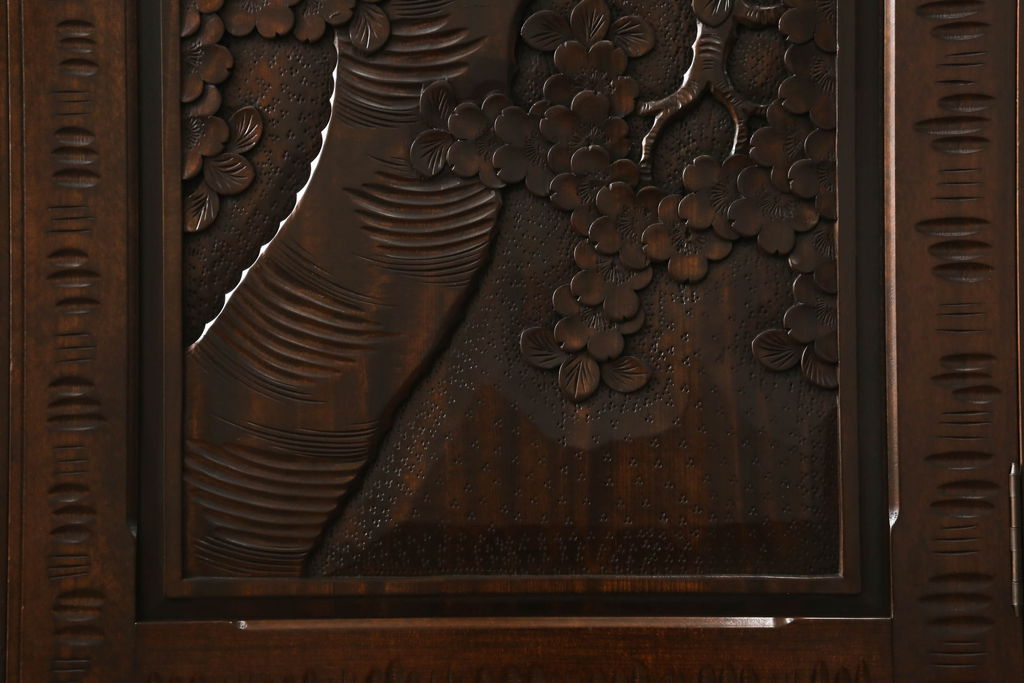 中古　軽井沢彫り　満開の桜の彫刻が見事なワードローブ(洋服タンス、衣装箪笥)(R-060220)