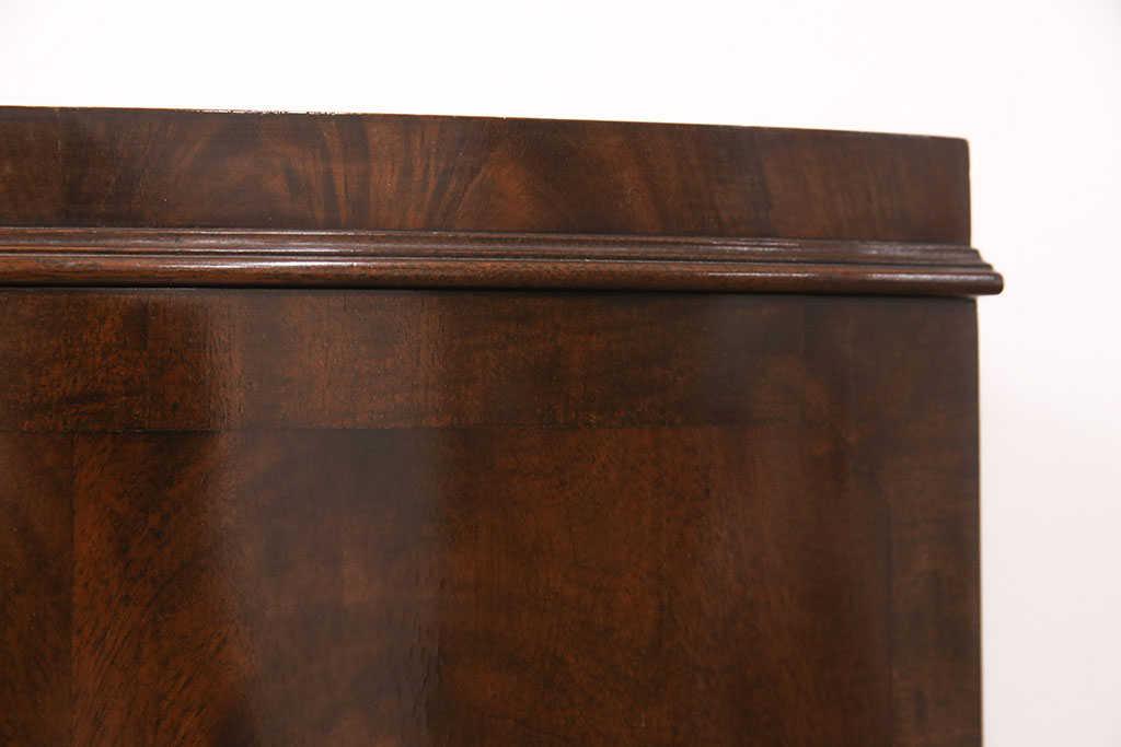 イギリスアンティーク　マホガニー材　エレガントなデザインが高級感を演出するキャビネット(サイドボード、飾り棚、戸棚)(R-051074)
