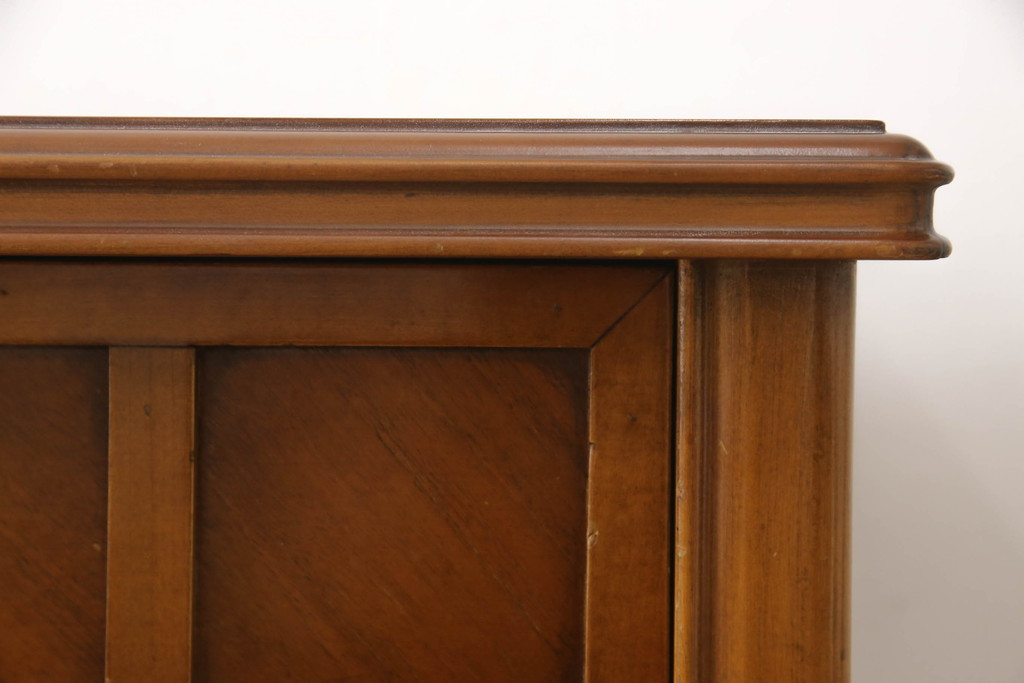 中古　美品　イタリア高級家具　メデア(Medea)　エレガントなデザインが美しいサイドボード(定価約158万円)(収納棚、キャビネット、戸棚)(R-058341)