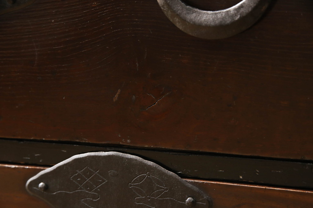 和製アンティーク　珍品　珍しい巾着金具が特徴的な米沢箪笥(和箪笥、収納箪笥、時代箪笥、引き出し)(R-058203)