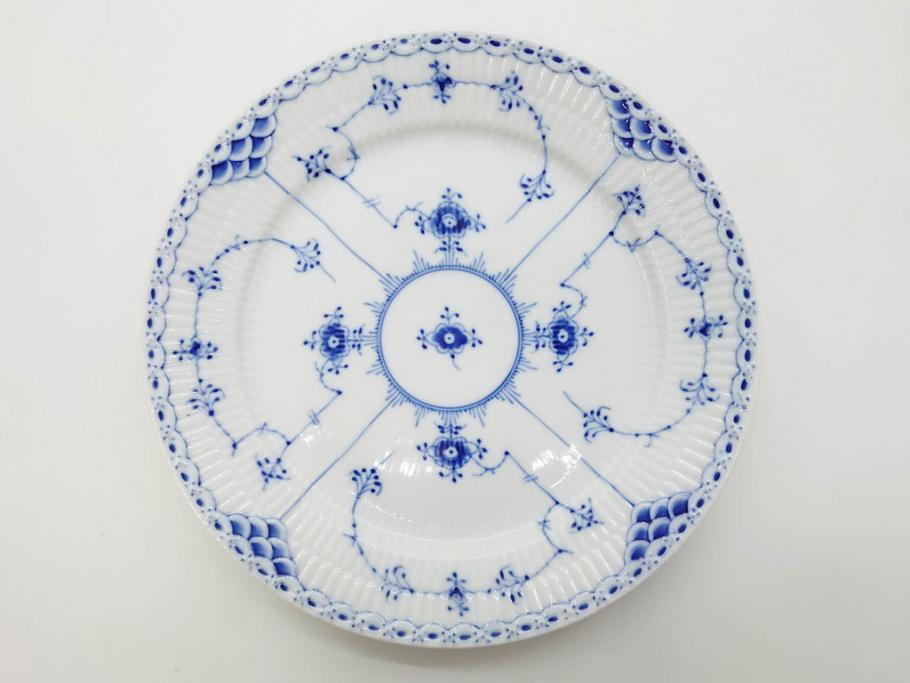 デンマーク　ROYAL COPENHAGEN(ロイヤルコペンハーゲン)　ブルーフルーテッド ハーフレース　(大)約25cm　(小)約19cm　繊細な絵付けが可愛らしいプレート3枚セット(大皿、中皿、洋食器、北欧)(R-081212)