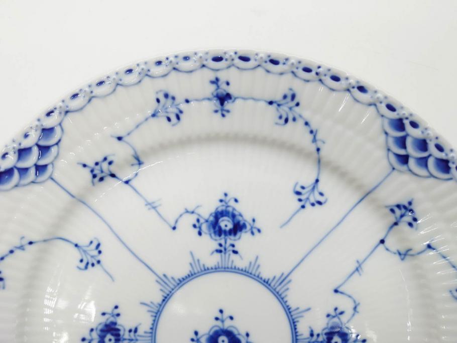 デンマーク　ROYAL COPENHAGEN(ロイヤルコペンハーゲン)　ブルーフルーテッド ハーフレース　(大)約25cm　(小)約19cm　繊細な絵付けが可愛らしいプレート3枚セット(大皿、中皿、洋食器、北欧)(R-081212)