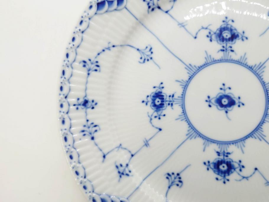 デンマーク　ROYAL COPENHAGEN(ロイヤルコペンハーゲン)　ブルーフルーテッド ハーフレース　(大)約25cm　(小)約19cm　繊細な絵付けが可愛らしいプレート3枚セット(大皿、中皿、洋食器、北欧)(R-081212)