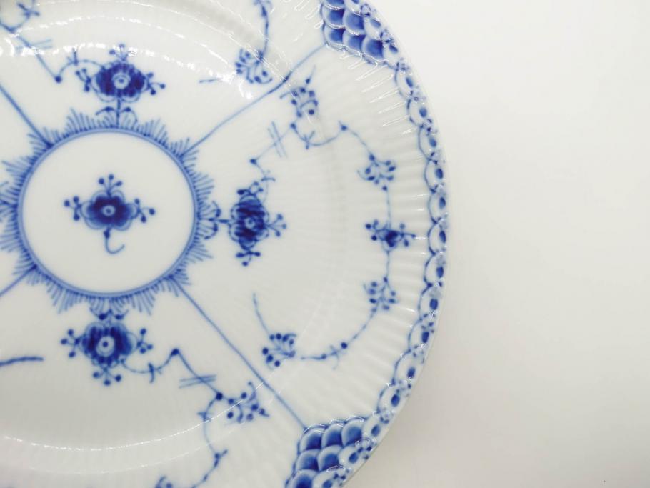 デンマーク　ROYAL COPENHAGEN(ロイヤルコペンハーゲン)　ブルーフルーテッド ハーフレース　(大)約25cm　(小)約19cm　繊細な絵付けが可愛らしいプレート3枚セット(大皿、中皿、洋食器、北欧)(R-081212)