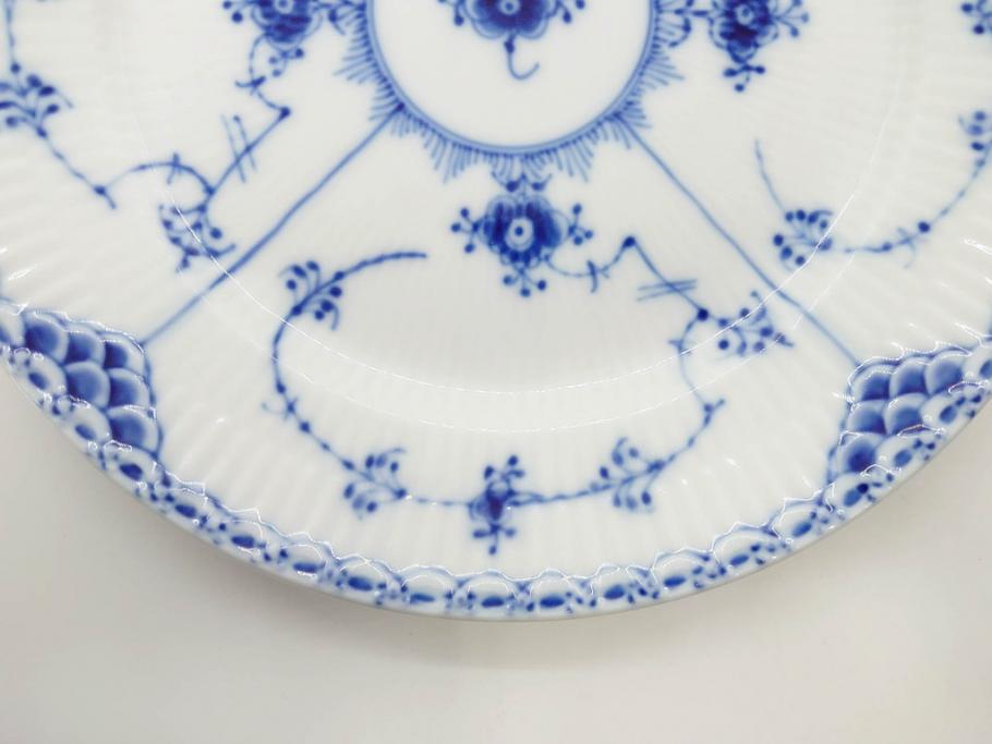 デンマーク　ROYAL COPENHAGEN(ロイヤルコペンハーゲン)　ブルーフルーテッド ハーフレース　(大)約25cm　(小)約19cm　繊細な絵付けが可愛らしいプレート3枚セット(大皿、中皿、洋食器、北欧)(R-081212)