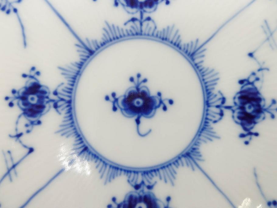 デンマーク　ROYAL COPENHAGEN(ロイヤルコペンハーゲン)　ブルーフルーテッド ハーフレース　(大)約25cm　(小)約19cm　繊細な絵付けが可愛らしいプレート3枚セット(大皿、中皿、洋食器、北欧)(R-081212)