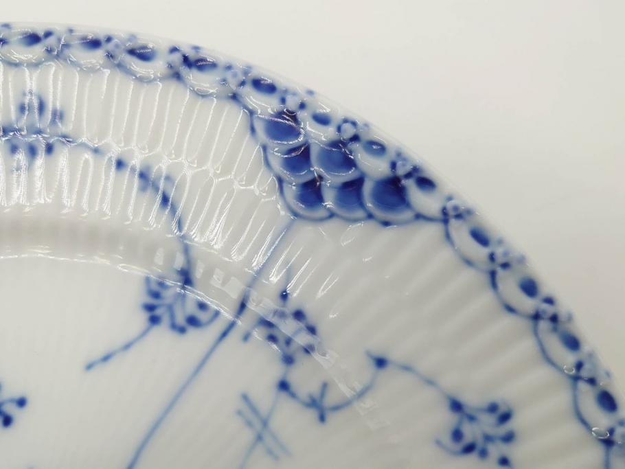 デンマーク　ROYAL COPENHAGEN(ロイヤルコペンハーゲン)　ブルーフルーテッド ハーフレース　(大)約25cm　(小)約19cm　繊細な絵付けが可愛らしいプレート3枚セット(大皿、中皿、洋食器、北欧)(R-081212)