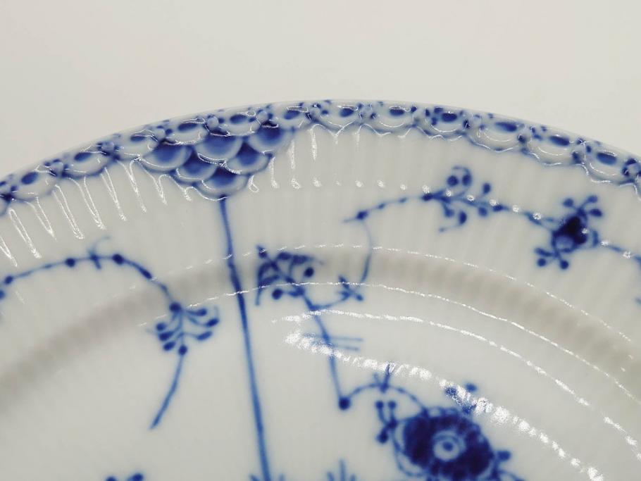 デンマーク　ROYAL COPENHAGEN(ロイヤルコペンハーゲン)　ブルーフルーテッド ハーフレース　(大)約25cm　(小)約19cm　繊細な絵付けが可愛らしいプレート3枚セット(大皿、中皿、洋食器、北欧)(R-081212)
