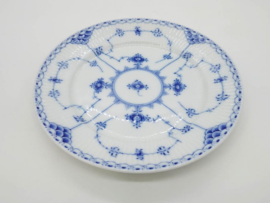 デンマーク　ROYAL COPENHAGEN(ロイヤルコペンハーゲン)　ブルーフルーテッド ハーフレース　(大)約25cm　(小)約19cm　繊細な絵付けが可愛らしいプレート3枚セット(大皿、中皿、洋食器、北欧)(R-081212)