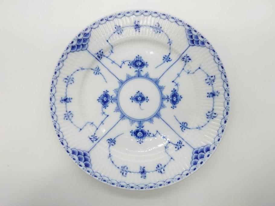デンマーク　ROYAL COPENHAGEN(ロイヤルコペンハーゲン)　ブルーフルーテッド ハーフレース　(大)約25cm　(小)約19cm　繊細な絵付けが可愛らしいプレート3枚セット(大皿、中皿、洋食器、北欧)(R-081212)