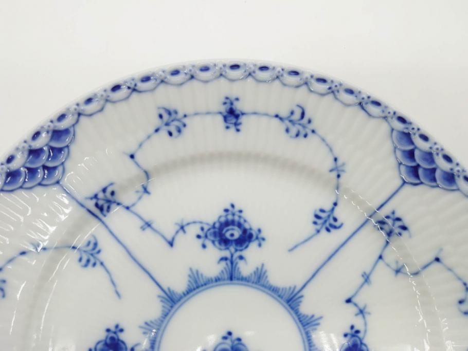 デンマーク　ROYAL COPENHAGEN(ロイヤルコペンハーゲン)　ブルーフルーテッド ハーフレース　(大)約25cm　(小)約19cm　繊細な絵付けが可愛らしいプレート3枚セット(大皿、中皿、洋食器、北欧)(R-081212)