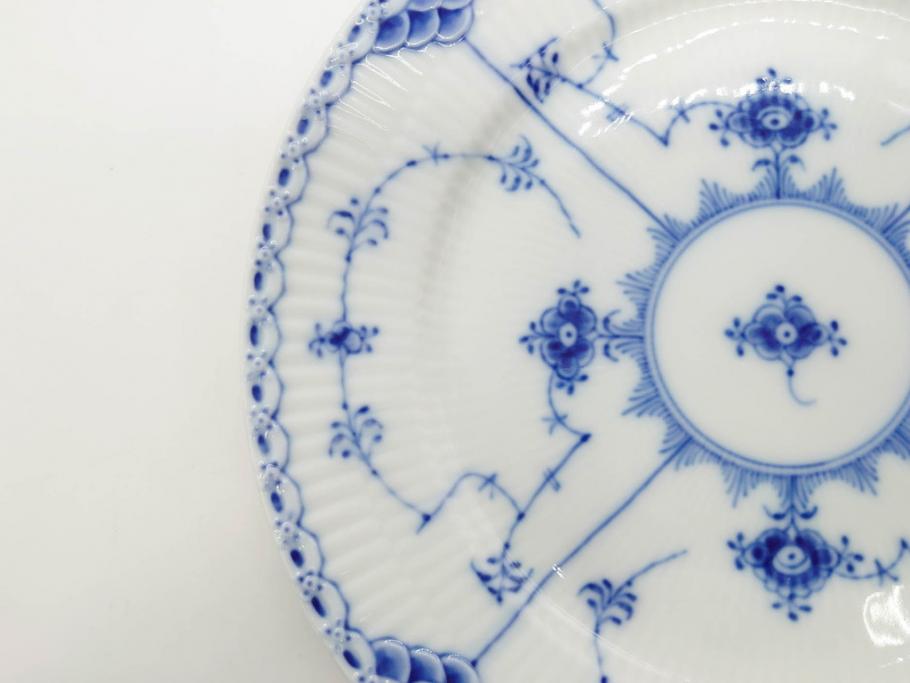 デンマーク　ROYAL COPENHAGEN(ロイヤルコペンハーゲン)　ブルーフルーテッド ハーフレース　(大)約25cm　(小)約19cm　繊細な絵付けが可愛らしいプレート3枚セット(大皿、中皿、洋食器、北欧)(R-081212)