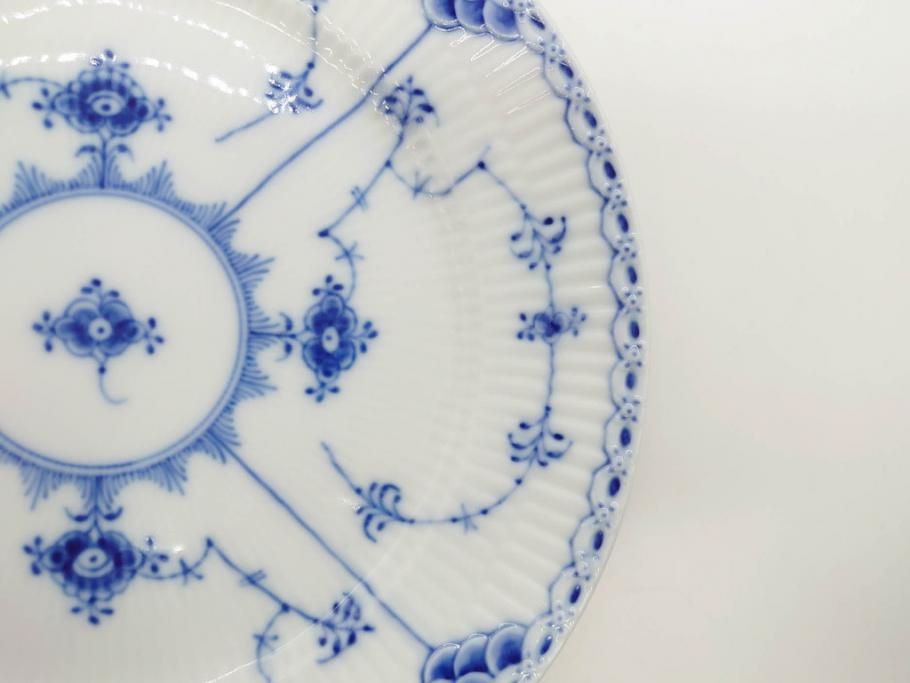 デンマーク　ROYAL COPENHAGEN(ロイヤルコペンハーゲン)　ブルーフルーテッド ハーフレース　(大)約25cm　(小)約19cm　繊細な絵付けが可愛らしいプレート3枚セット(大皿、中皿、洋食器、北欧)(R-081212)