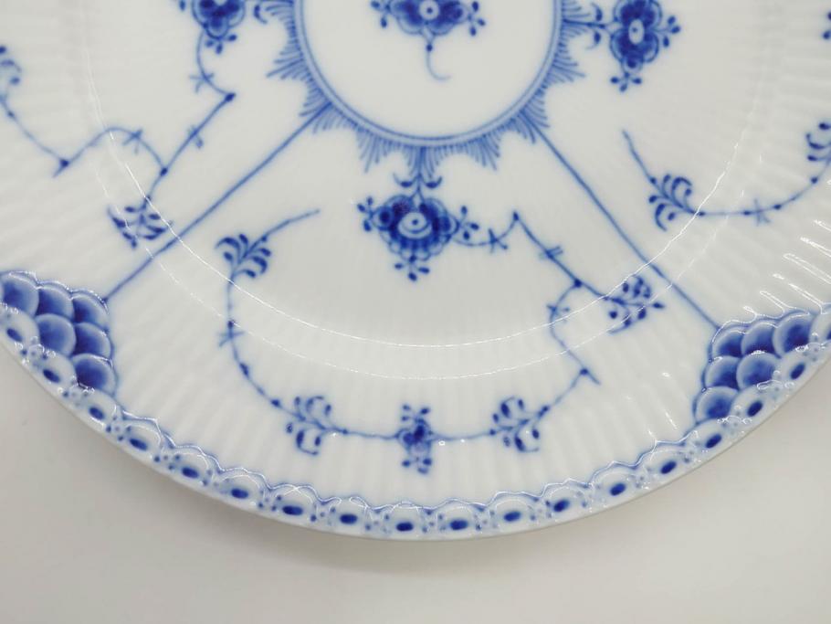 デンマーク　ROYAL COPENHAGEN(ロイヤルコペンハーゲン)　ブルーフルーテッド ハーフレース　(大)約25cm　(小)約19cm　繊細な絵付けが可愛らしいプレート3枚セット(大皿、中皿、洋食器、北欧)(R-081212)