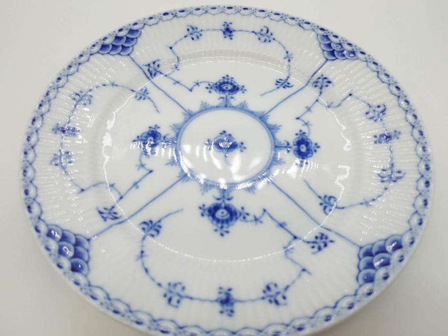 デンマーク　ROYAL COPENHAGEN(ロイヤルコペンハーゲン)　ブルーフルーテッド ハーフレース　(大)約25cm　(小)約19cm　繊細な絵付けが可愛らしいプレート3枚セット(大皿、中皿、洋食器、北欧)(R-081212)