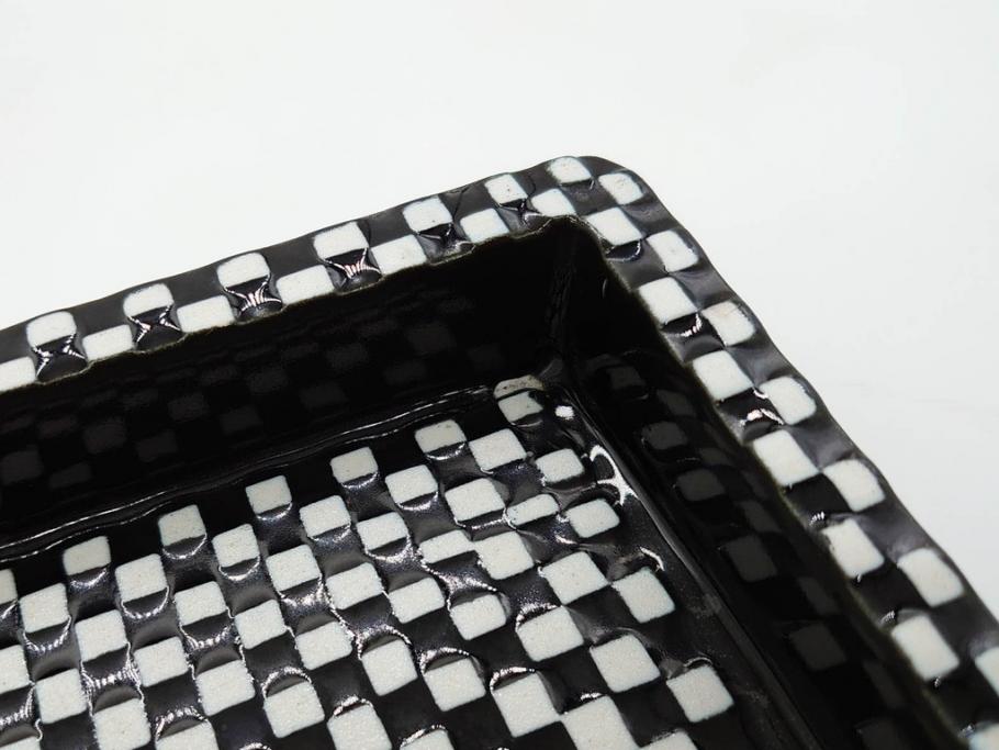 ビンテージ　スウェーデン　GUSTAVSBERG(グスタフスベリ)　DOMINO(ドミノ)　アッシュトレイ　PYNTA(ピンタ)　表情豊かなデザインが目を引くプレート2枚セット(花、フラワー、ヴィンテージ、Stig Lindberg、スティグ・リンドベリ、中皿、大皿、洋食器、北欧)(R-081393)