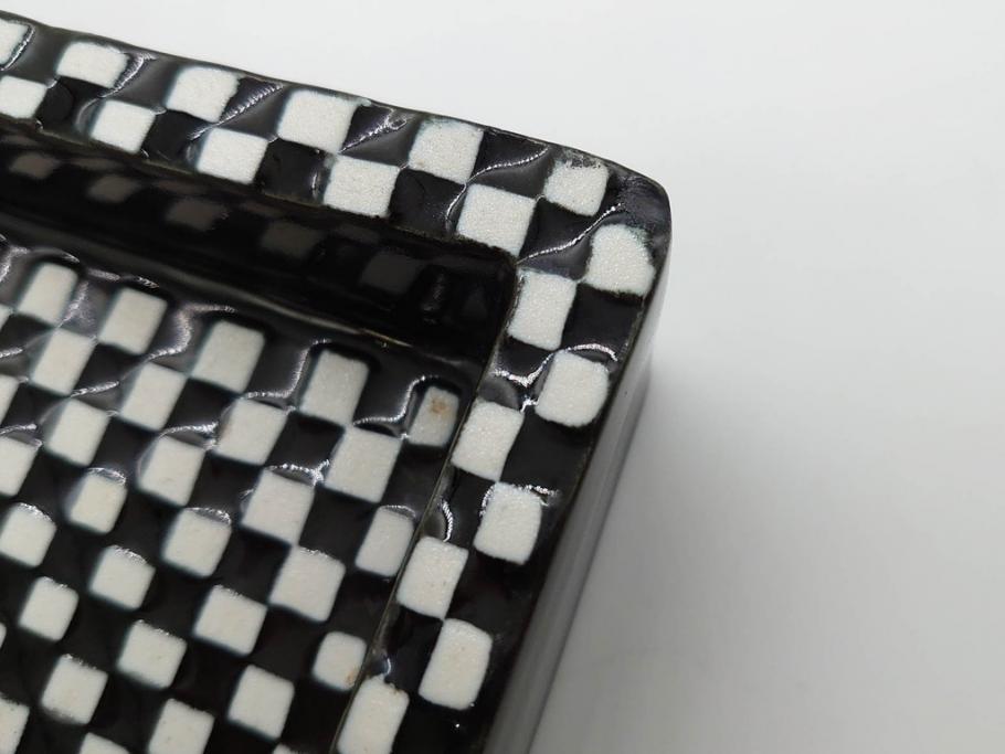 ビンテージ　スウェーデン　GUSTAVSBERG(グスタフスベリ)　DOMINO(ドミノ)　アッシュトレイ　PYNTA(ピンタ)　表情豊かなデザインが目を引くプレート2枚セット(花、フラワー、ヴィンテージ、Stig Lindberg、スティグ・リンドベリ、中皿、大皿、洋食器、北欧)(R-081393)