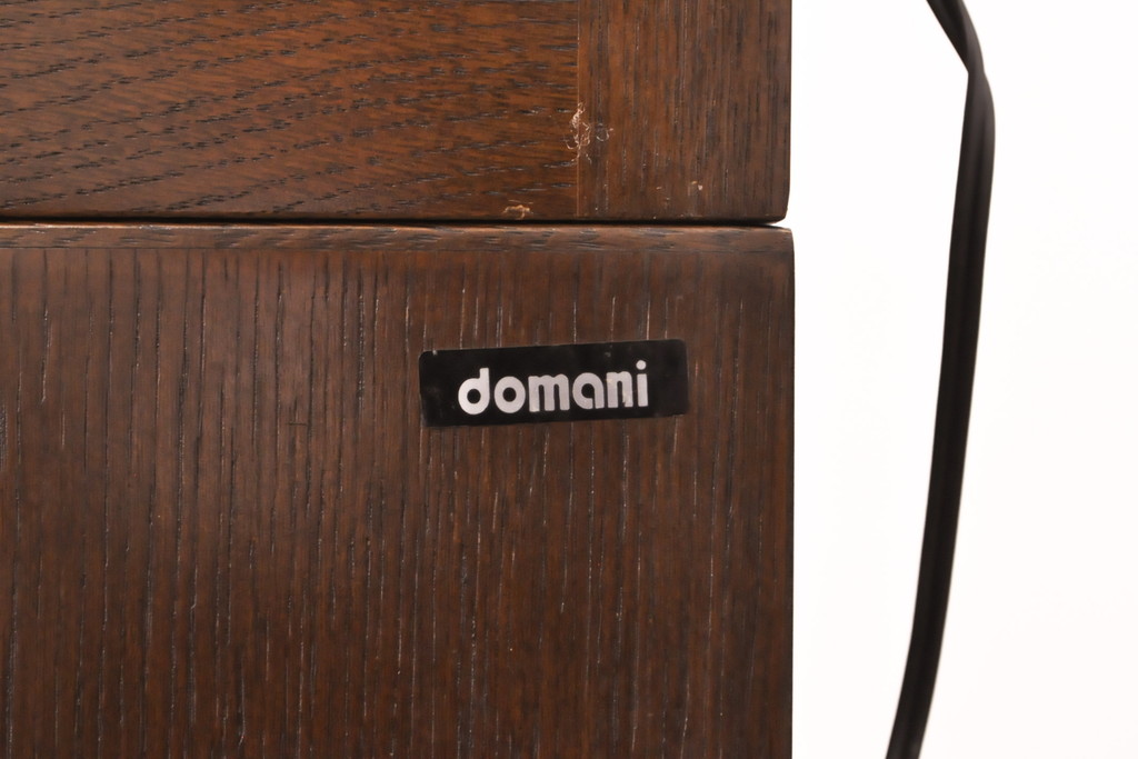 中古　カリモク家具(karimoku)　domani(ドマーニ)　Morganton(モーガントン)　ディスプレイ什器におすすめ!ヒッコリーブラウンのガラスキャビネット(定価約70万円)(ガラスケース、飾り棚、陳列棚)(R-057451)