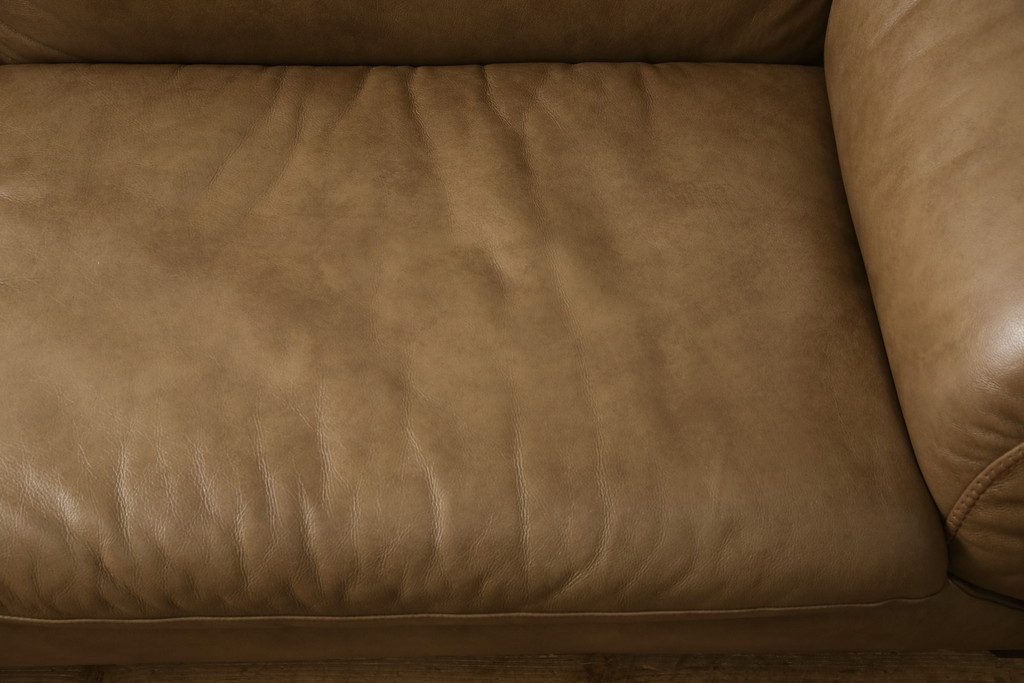 中古　美品　イタリア　ナツッジ(NATUZZI RDITION)　レザーエディションズ　ローバックで広々とした空間を楽しめる2.5人掛けソファ(2人掛け、3人掛け、本革ソファ)(定価約60万円)(R-059633)