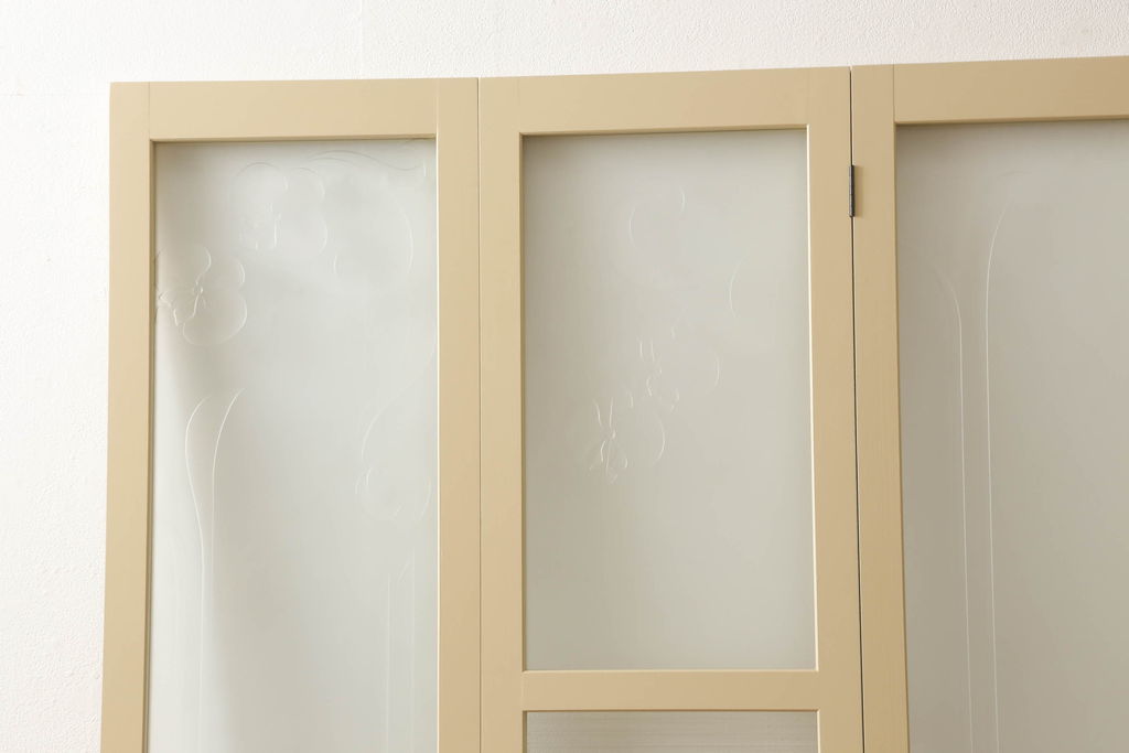 【セミオーダー家具実例】お客様よりお持ち込みのガラスを使用し、4連のパーテーションを製作!新品のすりガラス、気泡ガラス、モールガラスも使用。木枠はご希望の白ベースのお色にペイントをして仕上げました。(衝立、つい立て、間仕切り)
