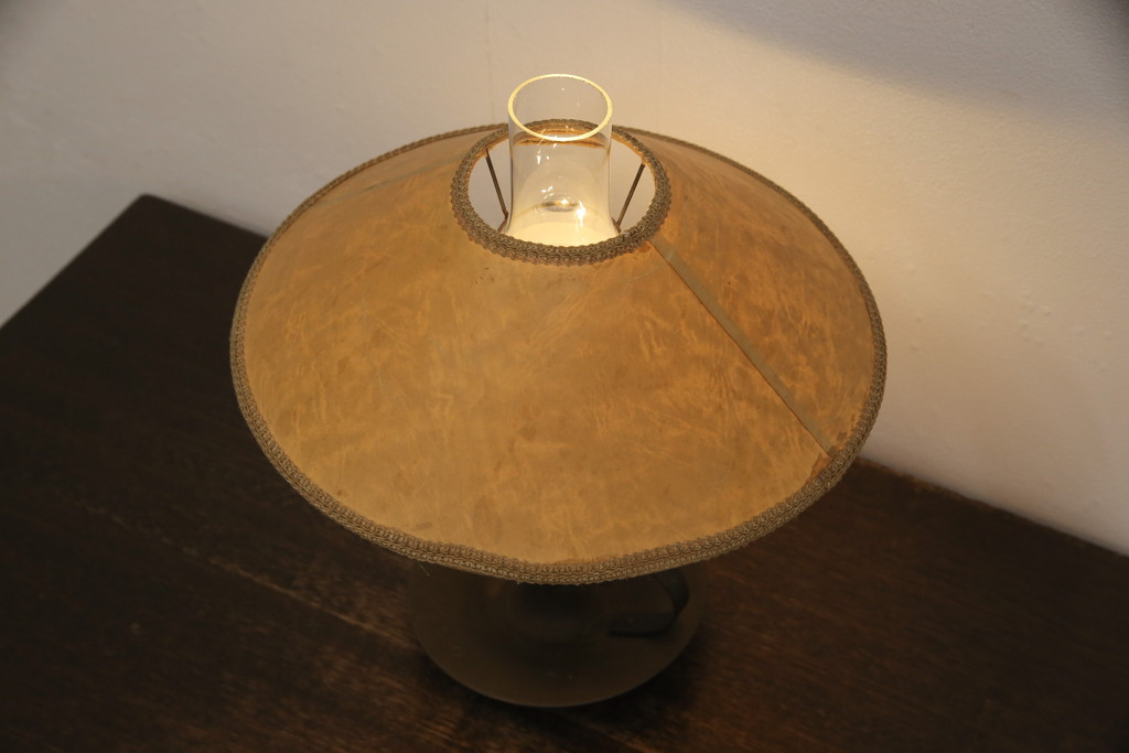  アンティーク照明　銅　ブロンズ台　くつろぎの時間におすすめのテーブルスタンド(スタンドライト、卓上照明)(R-057294)