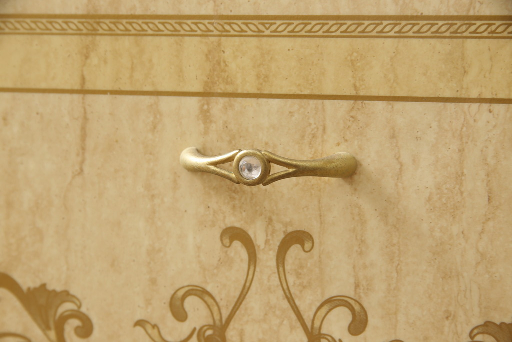 中古　イタリア輸入家具　クラシカルな佇まいが魅力的な縦型キャビネット(ガラスケース、キュリオケース、飾り棚)(R-052934)