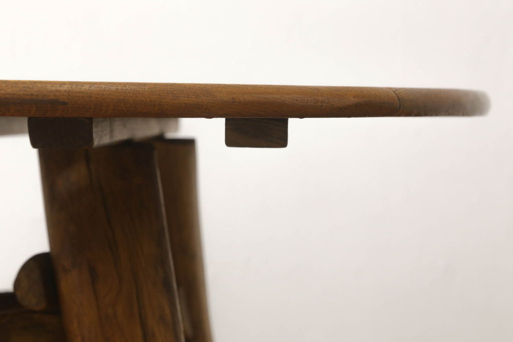 中古　レア　高級輸入家具　ドイツ　重厚で見た目よりしっかり!　自然の木材の形をそのまま活かした丸太テーブル(ダイニングテーブル、丸テーブル、ラウンドテーブル、木製テーブル)(R-059983)