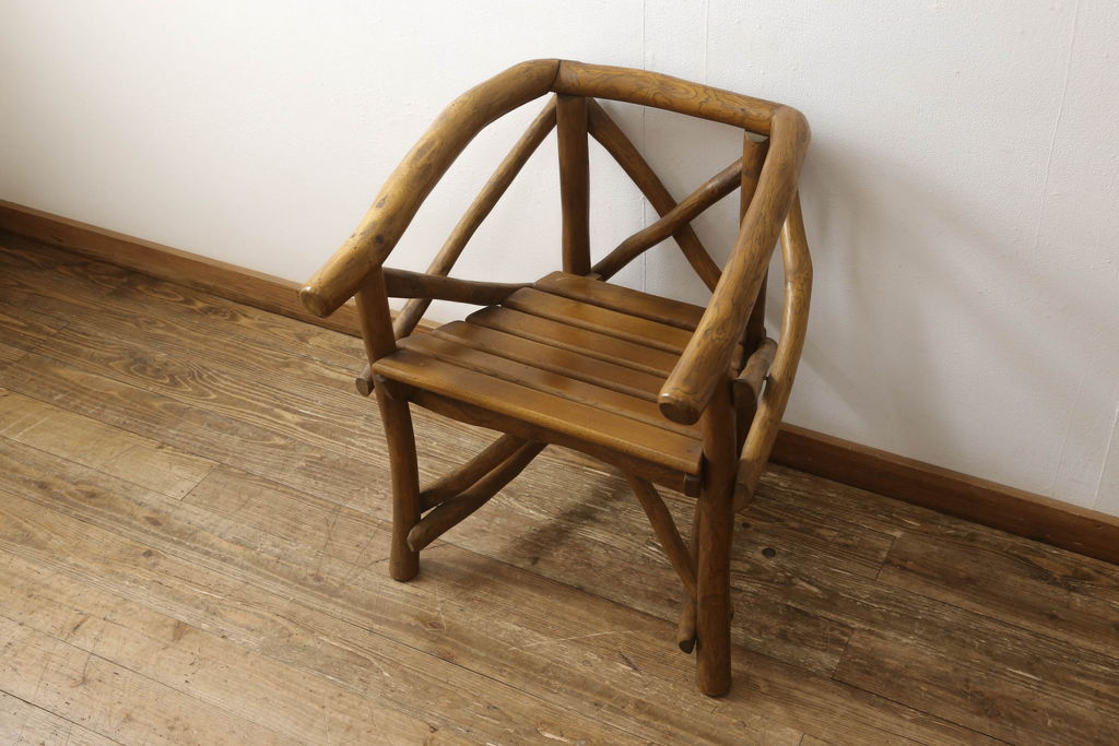 中古　レア　高級輸入家具　ドイツ　重厚で見た目よりしっかり!　自然の木材の形をそのまま活かした丸太チェア(丸太イス、木製チェア、ダイニングチェア、アームチェア、板座チェア、椅子)(R-060012)
