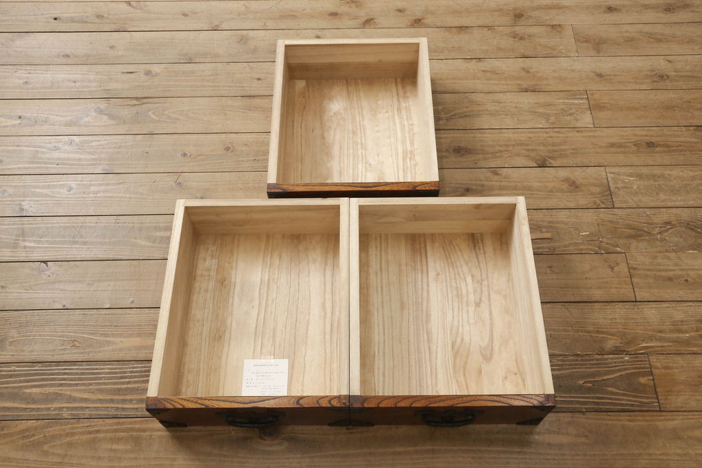 中古　美品　岩谷堂箪笥　大振りの金具が存在感を放つ衣装箪笥(和タンス、収納箪笥、引き出し)(R-060881)