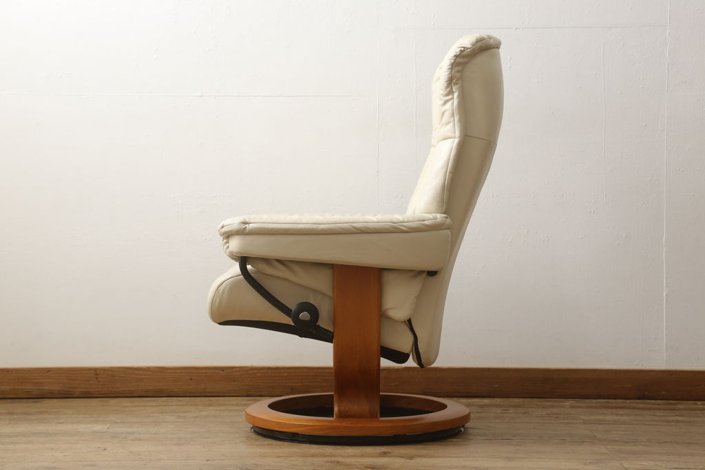 中古　美品　EKORNES(エコーネス)　本革　メイフェア　ストレスレスチェア(S)オットマン付き(定価約28万円)(リクライニングチェア、アームチェア、椅子)(R-056509)