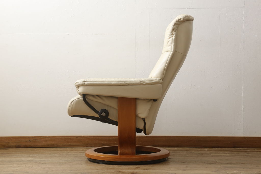 中古　美品　EKORNES(エコーネス)　本革　メイフェア　ストレスレスチェア(S)オットマン付き(定価約28万円)(リクライニングチェア、アームチェア、椅子)(R-056509)