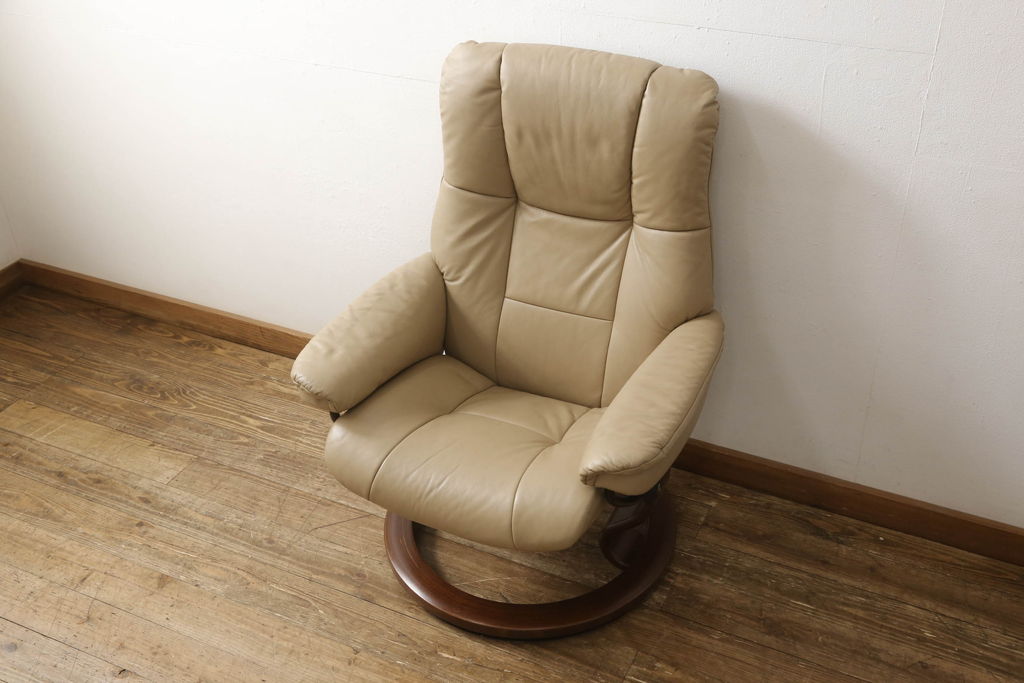 中古　美品　EKORNES(エコーネス)　Mayfair(メイフェア)　本革　極上のくつろぎの時間を演出するストレスレスチェア(M)+オットマンセット(アームチェア、リクライニングチェア、椅子、レザー)(定価約30万円)(R-055223)