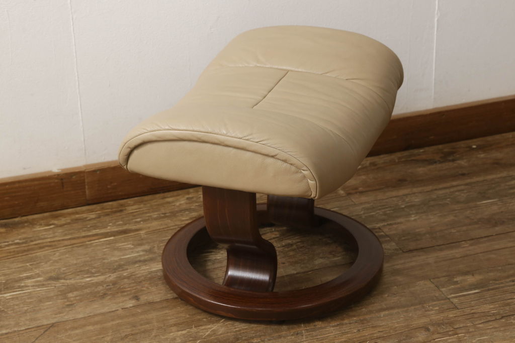 中古　美品　EKORNES(エコーネス)　Mayfair(メイフェア)　本革　極上のくつろぎの時間を演出するストレスレスチェア(M)+オットマンセット(アームチェア、リクライニングチェア、椅子、レザー)(定価約30万円)(R-055223)