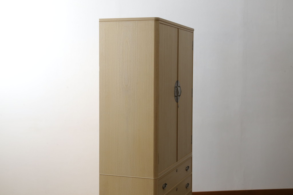 中古　美品　伝統工芸士　吉沢昭治作　柔らかな色合いが魅力的な総桐箪笥(胴丸、総桐たんす、引き出し、着物箪笥、衣装箪笥、和タンス、整理タンス、収納たんす)(R-075728)