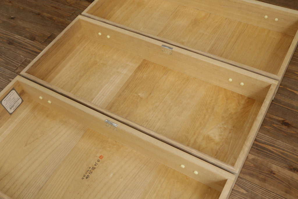中古　美品　伝統工芸士　吉沢昭治作　柔らかな色合いが魅力的な総桐箪笥(胴丸、総桐たんす、引き出し、着物箪笥、衣装箪笥、和タンス、整理タンス、収納たんす)(R-075728)