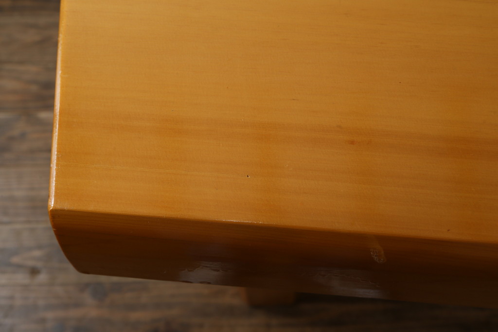 中古　美品　手造り国産家具　総ヒノキ材　木の美しさが感じられるシンプルなダイニングテーブル(作業台、食卓)(R-052612)
