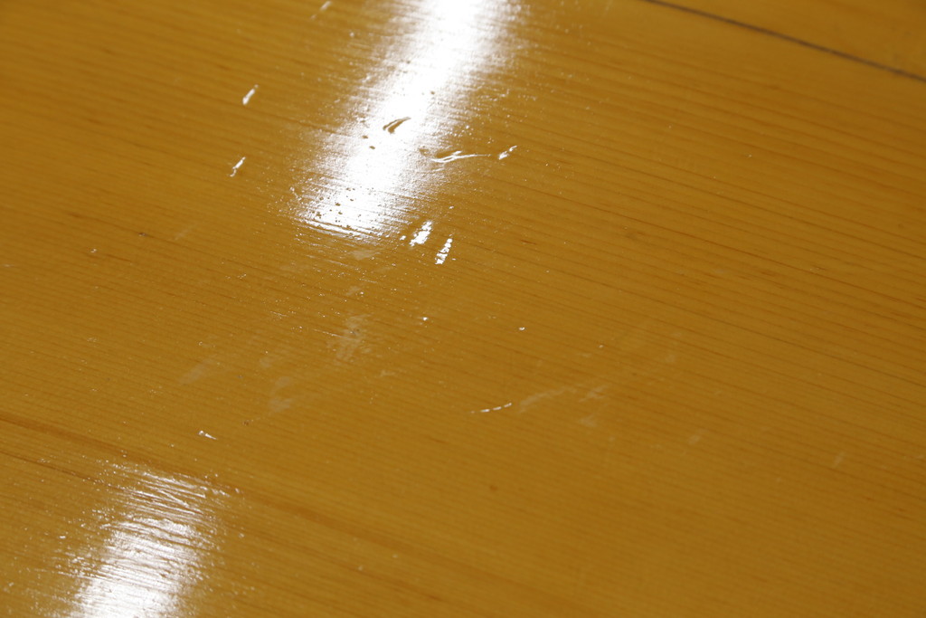中古　美品　手造り国産家具　総ヒノキ材　木の美しさが感じられるシンプルなダイニングテーブル(作業台、食卓)(R-052612)
