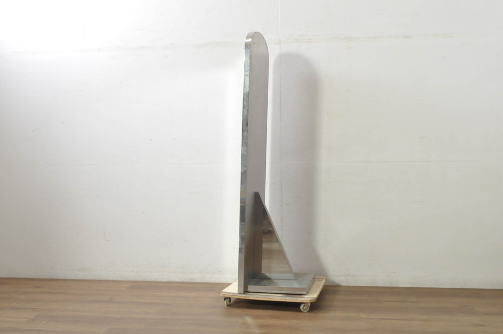 海外ブランド家具　シンプルで洗練されたデザインが魅力のモダンなスタンドミラー(鏡、姿見)(R-080781)